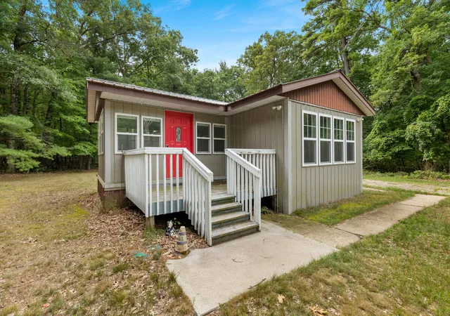 2nd image of 6860 S Croton Hardy Dr, Newaygo, MI 49337 | MLS# 72026041628