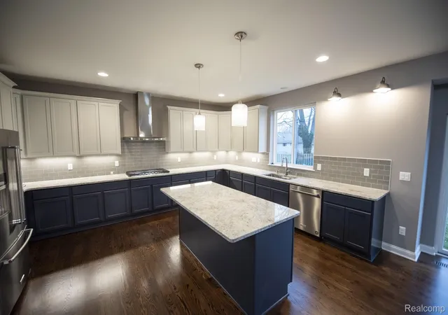 4th image of 72 Arthur Dr, Troy, MI 48083 | MLS# 20261062851