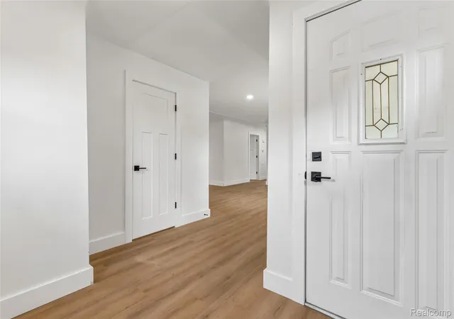 Photo 2 of Single family home for sale at 59 N Lynn Ave, Waterford, MI 48328 | MLS# 20261062854 | Listing updated on 2026-09-19