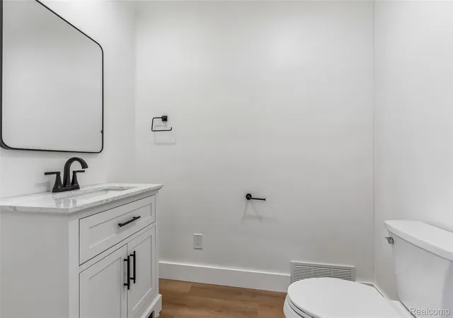Photo 3 of Single family home for sale at 59 N Lynn Ave, Waterford, MI 48328 | MLS# 20261062854 | Listing updated on 2026-09-19