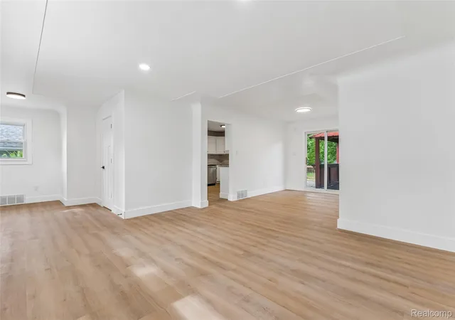 Photo 3 of Single family home for sale at 59 N Lynn Ave, Waterford, MI 48328 | MLS# 20261062854 | Listing updated on 2026-09-19