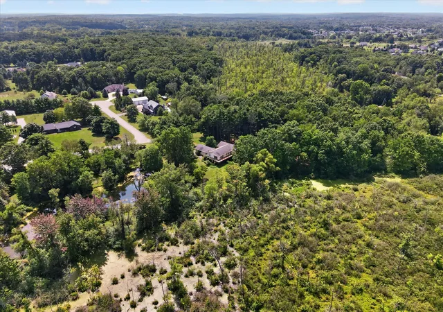 3rd image of 12311 Will Mill Dr, Milford, MI 48380 | MLS# 81026041636