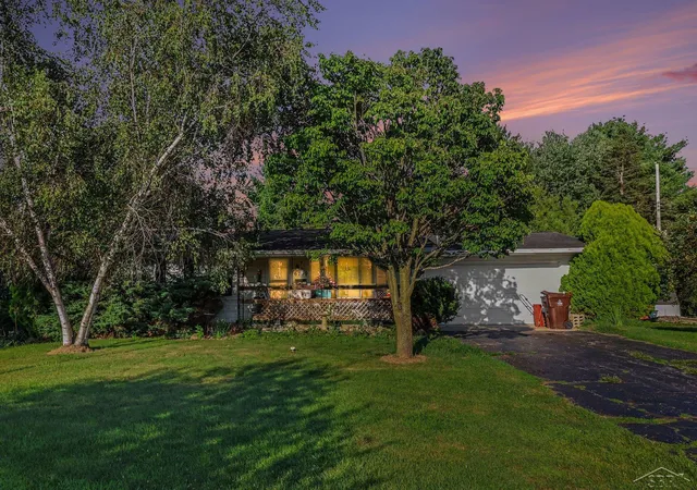 Photo 1 of Sale Pending at 6749 Rives Jct Rd, Jackson, MI 49201 | MLS# 61050217943 | Listing updated on 2026-08-17