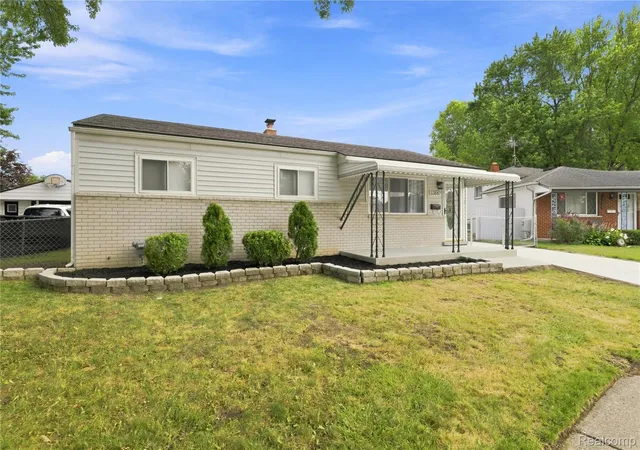 Photo 3 of Single family home for sale at 33687 Newport Dr, Sterling Heights, MI 48310 | MLS# 20261062884 | Listing updated on 2026-08-27