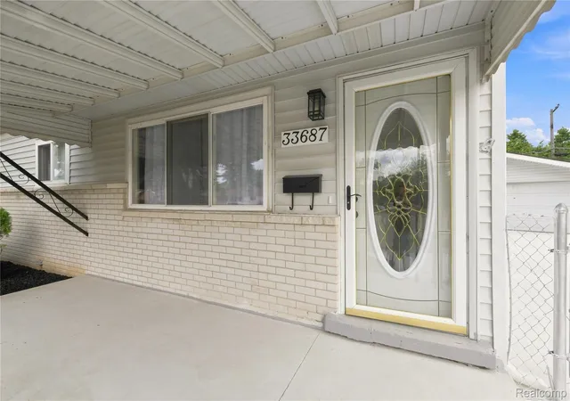 Photo 4 of Single family home for sale at 33687 Newport Dr, Sterling Heights, MI 48310 | MLS# 20261062884 | Listing updated on 2026-09-27