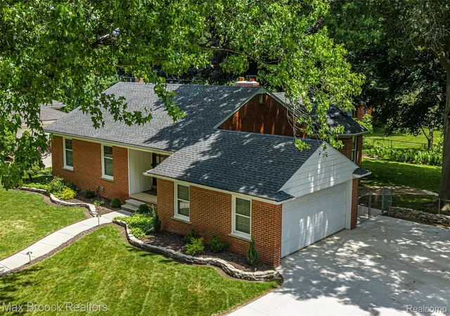 Photo 2 of Single family home for sale at 171 S Glengarry Rd, Bloomfield Hills, MI 48301 | MLS# 20261062891 | Listing updated on 2026-09-10
