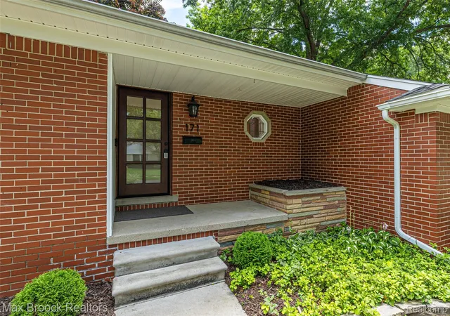 Photo 2 of Single family home for sale at 171 S Glengarry Rd, Bloomfield Hills, MI 48301 | MLS# 20261062891 | Listing updated on 2026-09-10