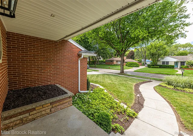 Photo 3 of Single family home for sale at 171 S Glengarry Rd, Bloomfield Hills, MI 48301 | MLS# 20261062891 | Listing updated on 2026-09-10