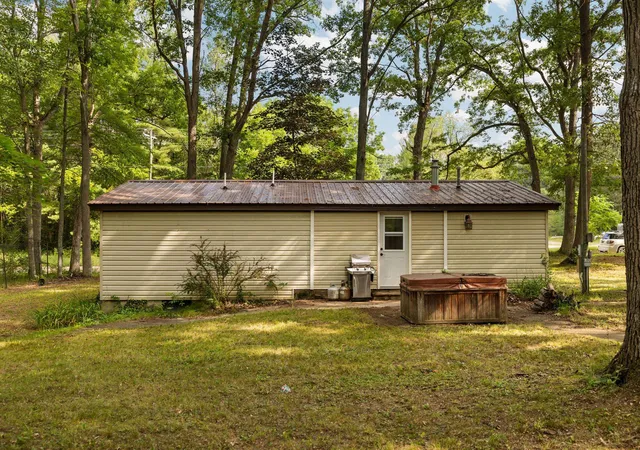 Photo 4 of Single family home for sale at 510 Merritt St, Fife Lake, MI 49633 | MLS# 78080072148 | Listing updated on 2026-10-01
