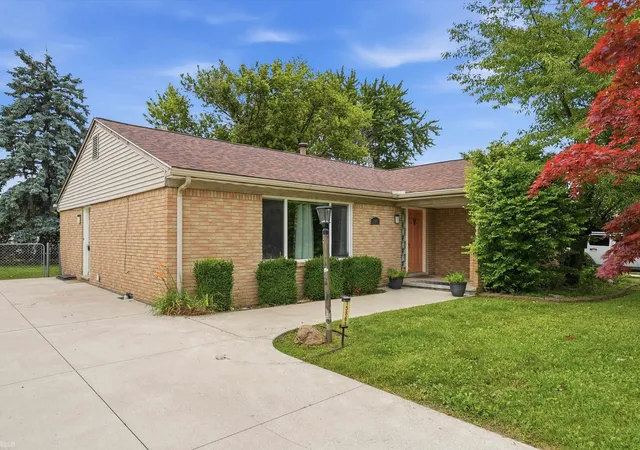 Photo 1 of Single family home for sale at 15861 Coral Ave, Clinton Township, MI 48035 | MLS# 58050217956 | Listing updated on 2026-09-17