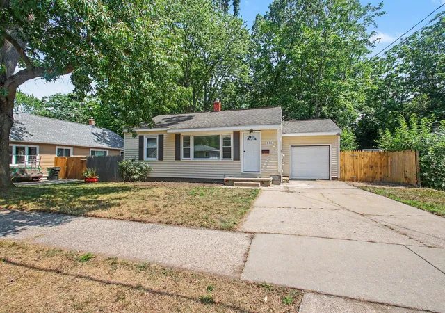 Photo 1 of Sale Pending at 846 Stevens St, Muskegon, MI 49442 | MLS# 71026041652 | Listing updated on 2026-08-20