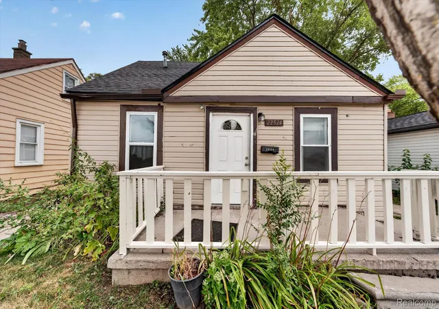 Photo 1 of Single family home for sale at 22524 Mac Arthur Blvd, Warren, MI 48089 | MLS# 20261062917 | Listing updated on 2026-08-31