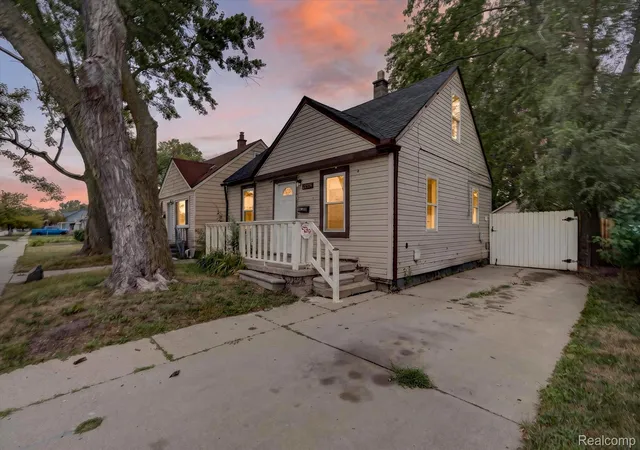Photo 2 of Single family home for sale at 22524 Mac Arthur Blvd, Warren, MI 48089 | MLS# 20261062917 | Listing updated on 2026-08-31
