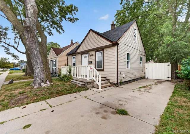 Photo 4 of Single family home for sale at 22524 Mac Arthur Blvd, Warren, MI 48089 | MLS# 20261062917 | Listing updated on 2026-08-31