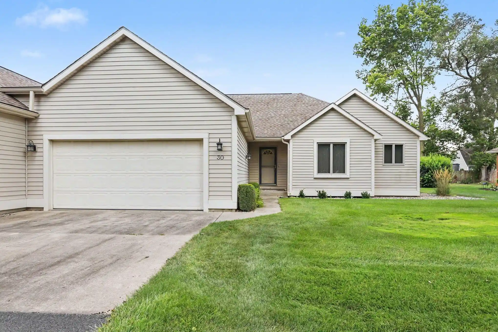 Listing Photo 2 - Condo for sale in 30 Oakdale Ln located at 30 Oakdale Ln, Coldwater, MI 49036 - Unit #104