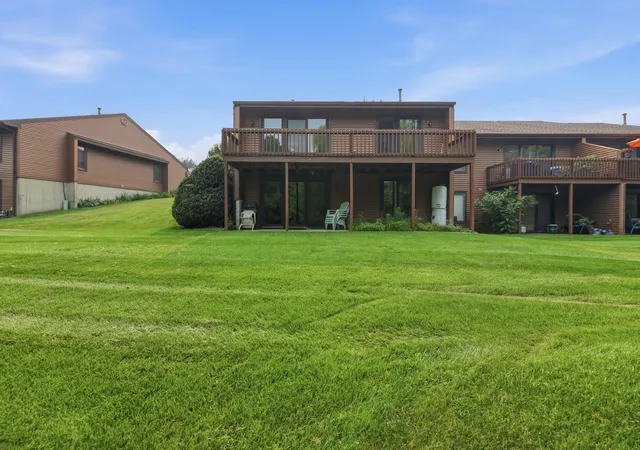 2nd image of 625 Maple Creek Dr, Holland, MI 49423