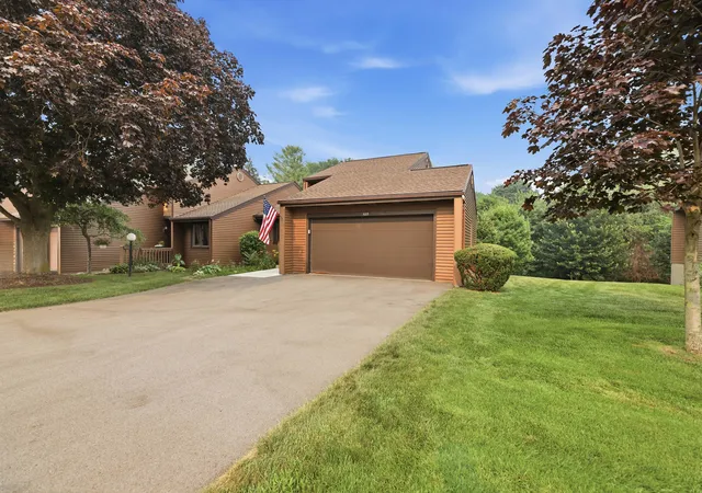 2nd image of 625 Maple Creek Dr #35, Holland, MI 49423 | MLS# 71026041662