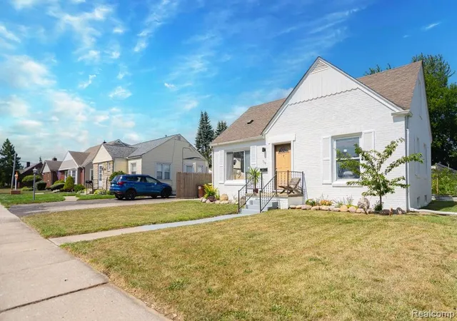 3rd image of 519 Bentley Dr, Monroe, MI 48162 | MLS# 20261062934