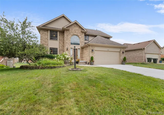 Photo 3 of Single family home for sale at 530 Lexington Dr, Rochester Hills, MI 48307 | MLS# 20261062937 | Listing updated on 2026-09-09