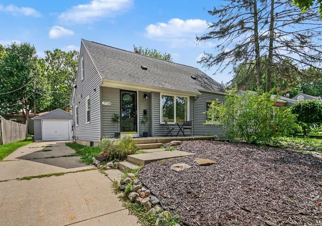 1st image of 2738 Richards Dr Se, Grand Rapids, MI 49506 | MLS# 65026041671