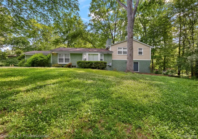 Photo 3 of Single family home for sale at 745 Hawthorne Dr, Bloomfield Hills, MI 48304 | MLS# 20261062946 | Listing updated on 2026-08-10