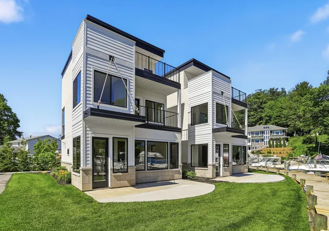 1st image of 3 N Bailey Ave #2, South Haven, MI 49090 | MLS# 69026041674