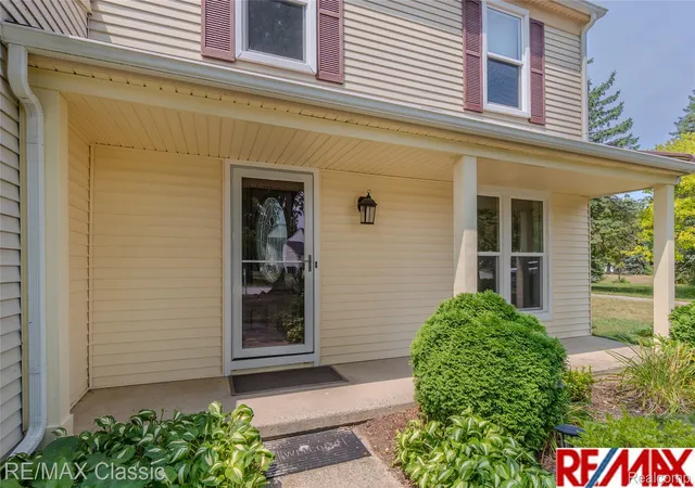 Photo 1 of Sale Pending at 34682 Bunker Hl Dr, Farmington Hills, MI 48331 | MLS# 20261062950 | Listing updated on 2026-08-31