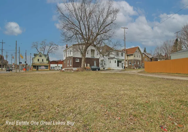 Photo 1 of Land for sale at 800 Martin Luther King Ave, Flint, MI 48503 | MLS# 61050217974 | Listing updated on 2026-08-10