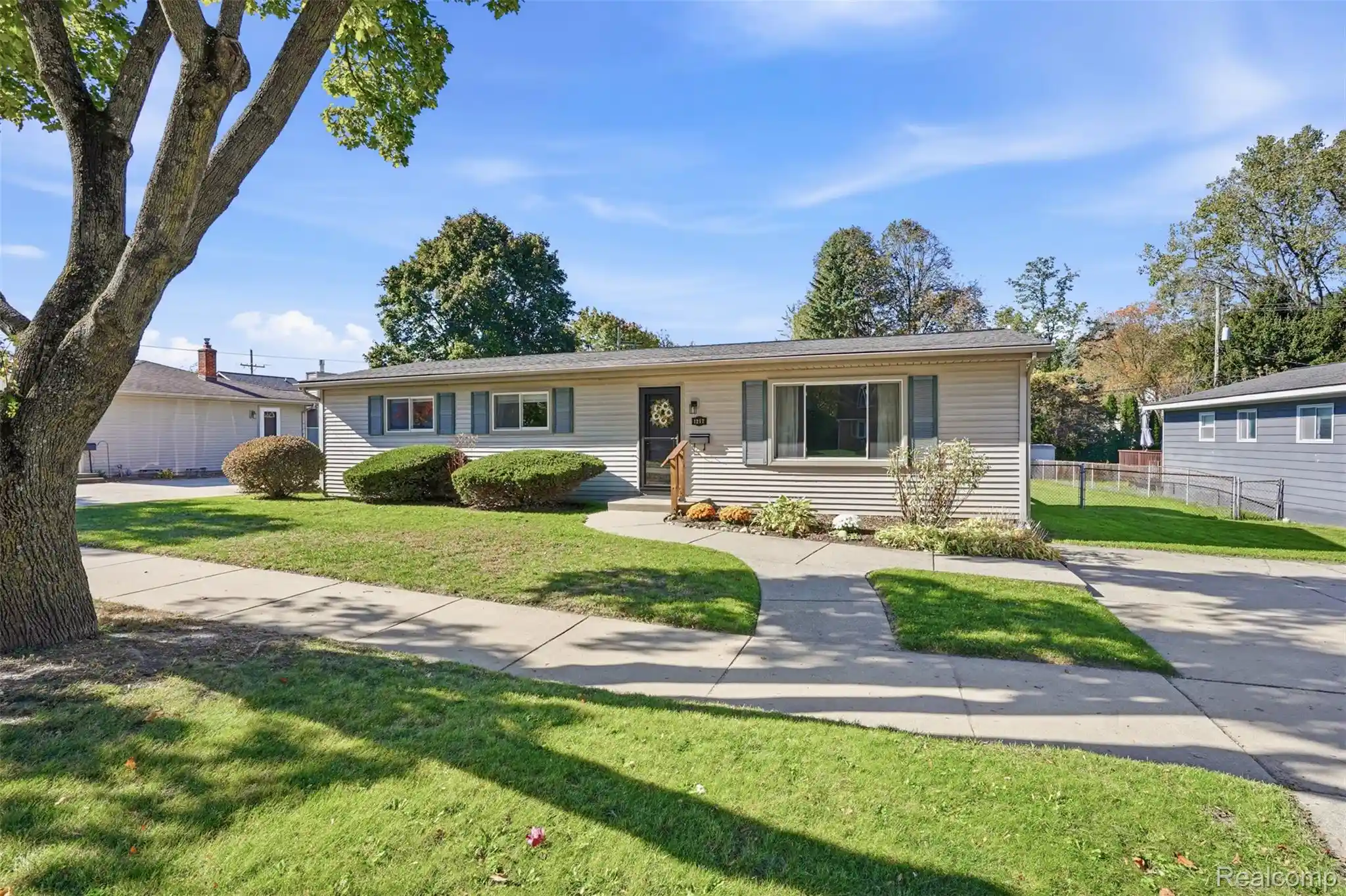 Photo 1 of Single family home for sale at 1217 E Commerce St, Milford, MI 48381 | MLS# 20261062966 | Listing updated on 2026-10-23