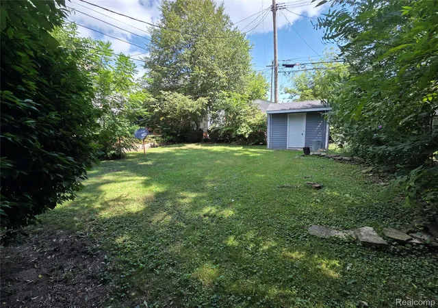 Listing Photo 2 - Condo for sale in building located at 67 Miller St, Mount Clemens, MI 48043
