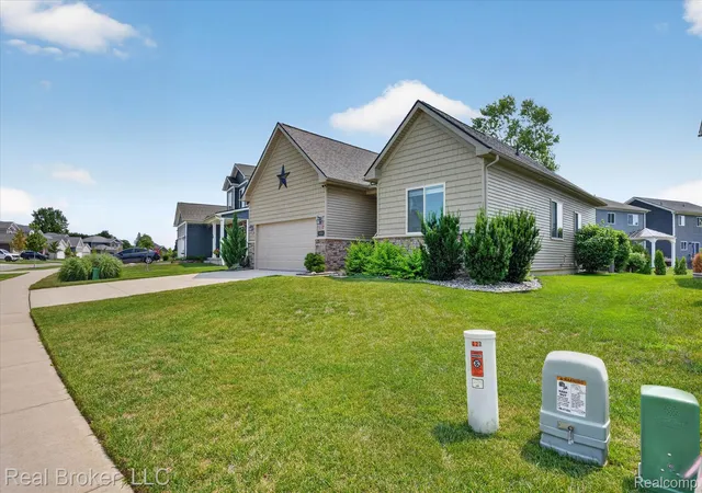 Photo 3 of Single family home for sale at 322 Hidden River E, Holly, MI 48442 | MLS# 20261062974 | Listing updated on 2026-09-19