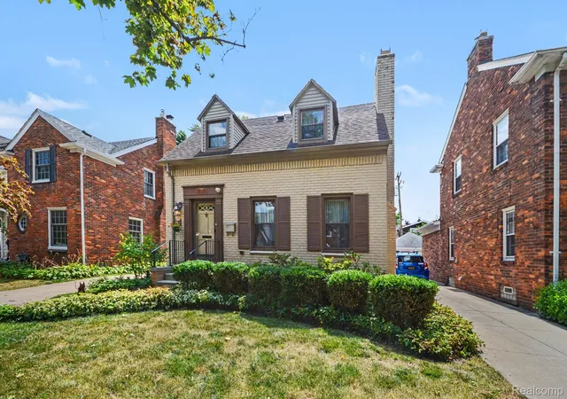 Photo 3 of Single family home for sale at 473 Calvin Ave, Grosse Pointe Farms, MI 48236 | MLS# 20261062979 | Listing updated on 2026-08-11