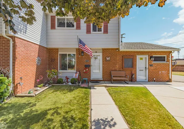 Photo 1 of Sale Pending at 27754 Eastwick Sq Rd, Roseville, MI 48066 | MLS# 58050217982 | Listing updated on 2026-09-11