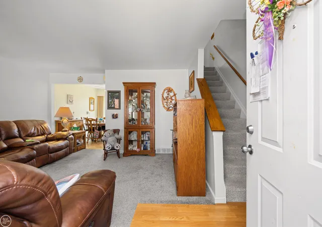 Listing Photo 2 - Condo for sale in building located at 27754 Eastwick Sq Rd, Roseville, MI 48066