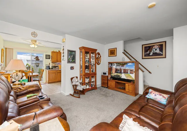 Listing Photo 4 - Condo for sale in building located at 27754 Eastwick Sq Rd, Roseville, MI 48066