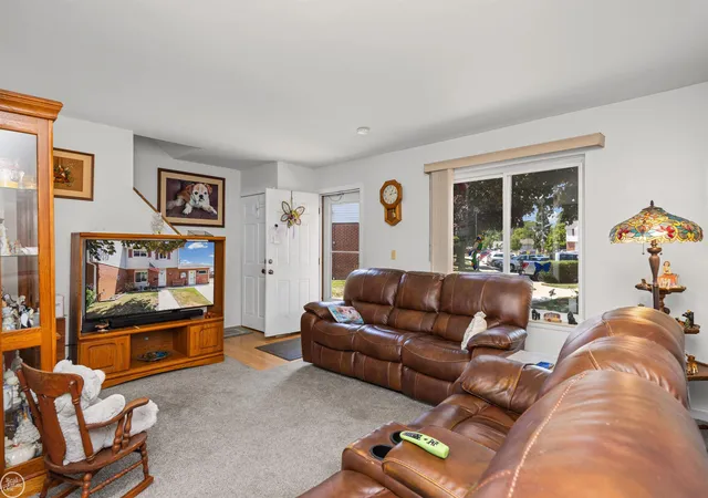 Listing Photo 5 - Condo for sale in building located at 27754 Eastwick Sq Rd, Roseville, MI 48066