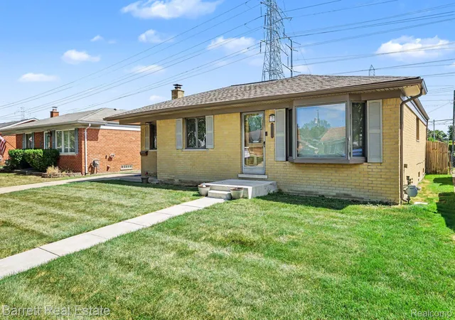 Photo 3 of Single family home for sale at 31370 Palomino Dr, Warren, MI 48093 | MLS# 20261063008 | Listing updated on 2026-09-18