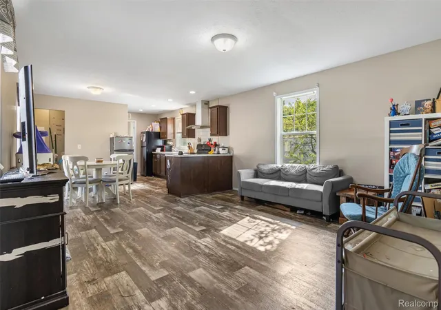 Photo 3 of Single family home for sale at 33 Hummingbird Dr, Orion Charter Township Oakland, MI 48359 | MLS# 20261063013 | Listing updated on 2026-09-10