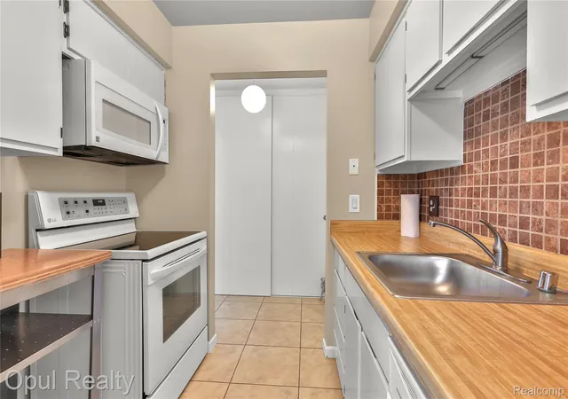 Photo 1 of Sale Pending at 30052 W 12 Mile Rd #68, Farmington Hills, MI 48334 | MLS# 20261063015 | Listing updated on 2026-08-31