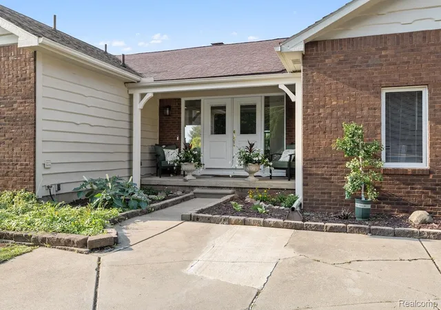 Photo 3 of Single family home for sale at 413 E Rolston Rd, Linden, MI 48451 | MLS# 20261063016 | Listing updated on 2026-09-06