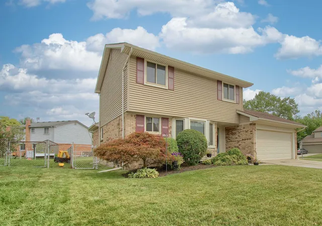 2nd image of 26012 Rose Marie Dr, Flat Rock, MI 48134 | MLS# 58050218004