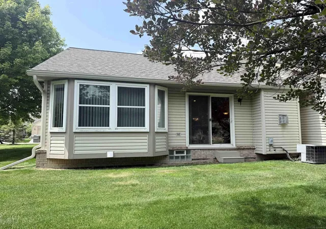 Listing Photo 4 - Condo for sale in building located at 12215 Noonan Ct, Utica, MI 48315
