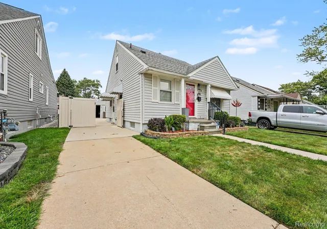 Photo 3 of Single family home for sale at 2090 Leblanc St, Lincoln Park, MI 48146 | MLS# 20261063070 | Listing updated on 2026-09-04