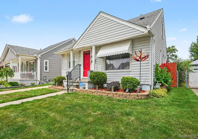 Photo 3 of Single family home for sale at 2090 Leblanc St, Lincoln Park, MI 48146 | MLS# 20261063070 | Listing updated on 2026-10-09