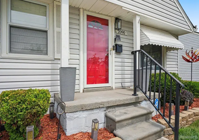 Photo 4 of Single family home for sale at 2090 Leblanc St, Lincoln Park, MI 48146 | MLS# 20261063070 | Listing updated on 2026-10-09