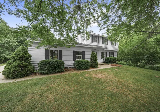 2nd image of 504 Highland Park Dr, Traverse City, MI 49686 | MLS# 78080072163