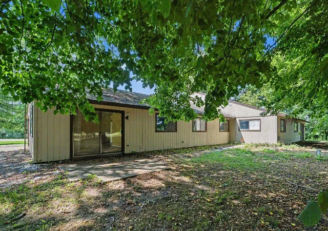 3rd image of 983 Meadowbrook Dr, Mount Pleasant, MI 48858 | MLS# 79080072171