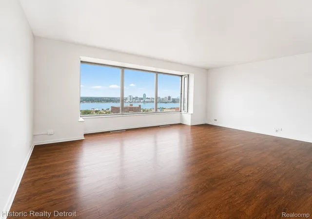 Listing Photo 5 - Condo for sale in 1300 Lafayette East Cooperative located at 1300 E Lafayette, Detroit, MI 48207 - Unit #2102