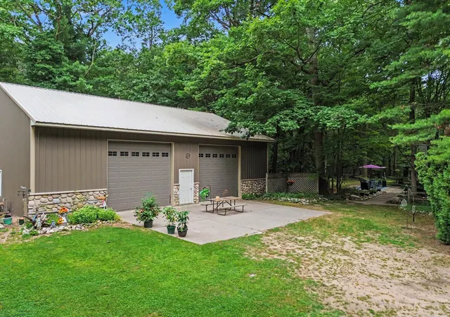 Photo 4 of Single family home for sale at 3995 Jay Rd, Whitehall, MI 49461 | MLS# 71026041722 | Listing updated on 2026-09-10