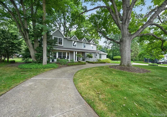 Photo 1 of Sale Pending at 32240 Robinhood Dr, Beverly Hills, MI 48025 | MLS# 20261063086 | Listing updated on 2026-08-22